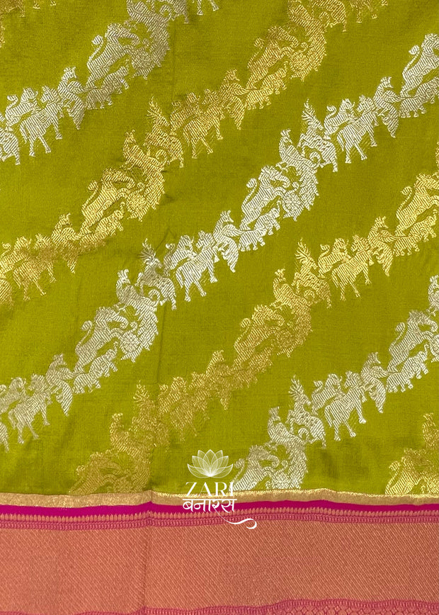 Prakriti: Kanjivaram Saree Featuring Zari Leheriya Pattern in Shades of Green and Pink (7659220664513) (7704951423169)