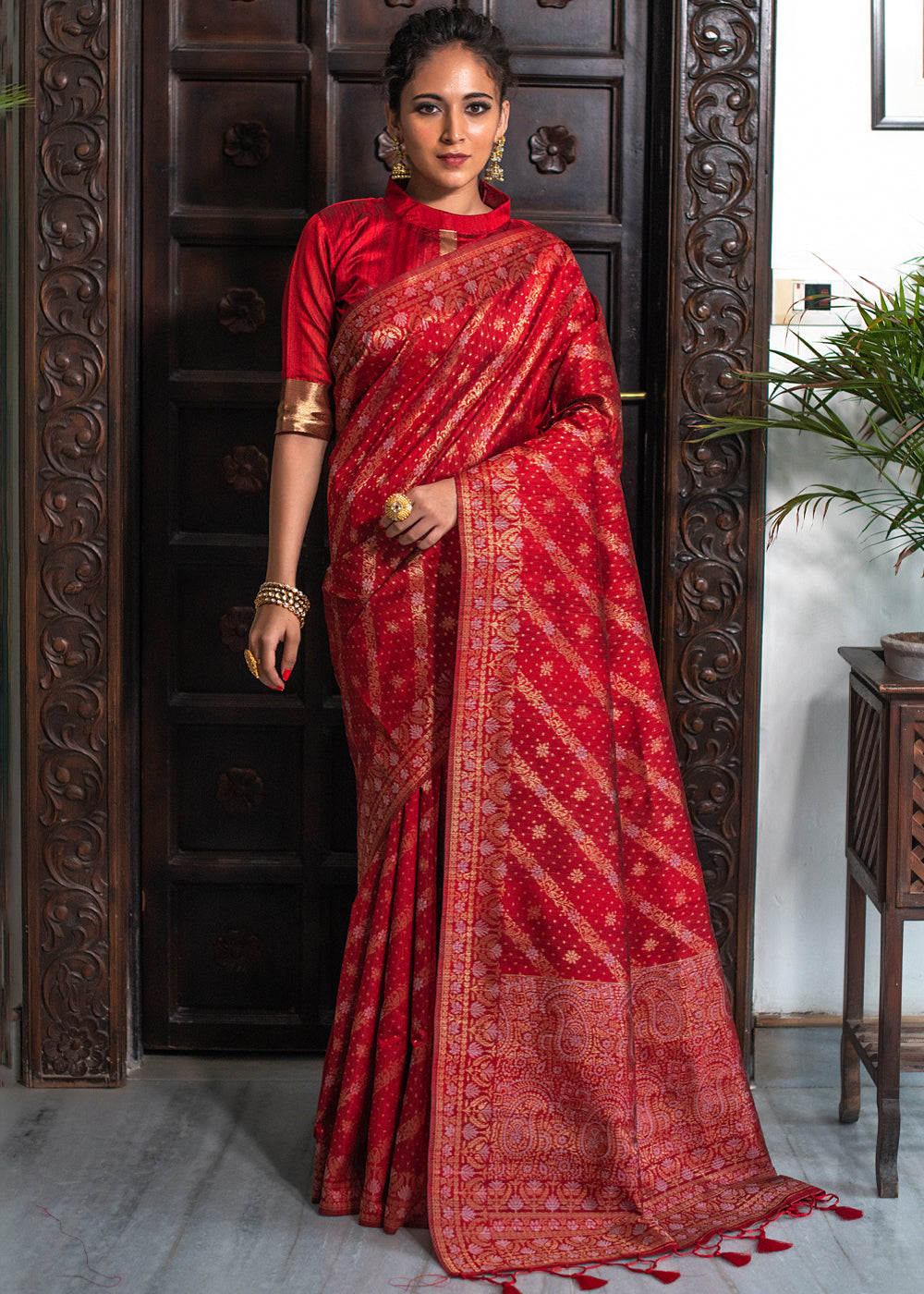 Woven Design Red Banarasi Silk Bridal Saree, Machine wash, Saree Length: 6  m (with blouse piece) at Rs 1598 in Surat